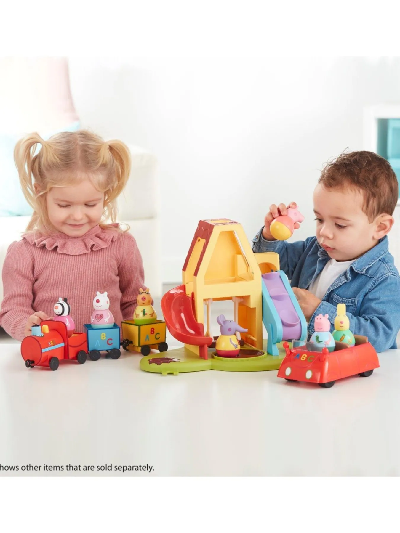 * Peppa Pig Weebles Pull Along Wobbily Train* Peppa Pig